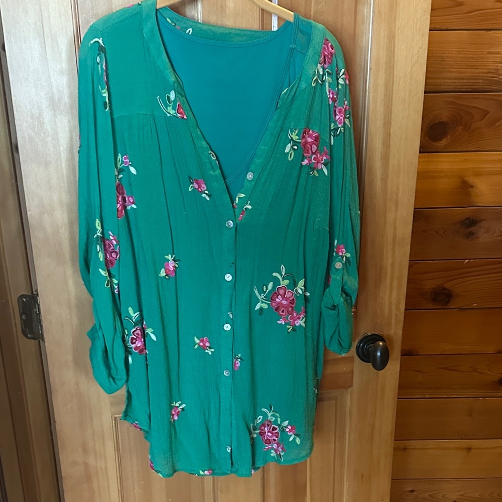 Fig and Flower Green Embroidered Floral Blouse